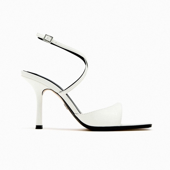 NWT. Zara White Heeled Sandals with Asymmetric Upper. Size 7,5. - Picture 1 of 11
